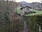 28 Sentiero ristretto tra muri a secco